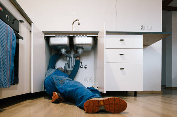 Professional Emergency Plumber technician working in Eureka, MT